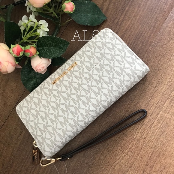 Michael Kors Handbags - Michael Kors Wallet Wristlet LG Continental Vanill